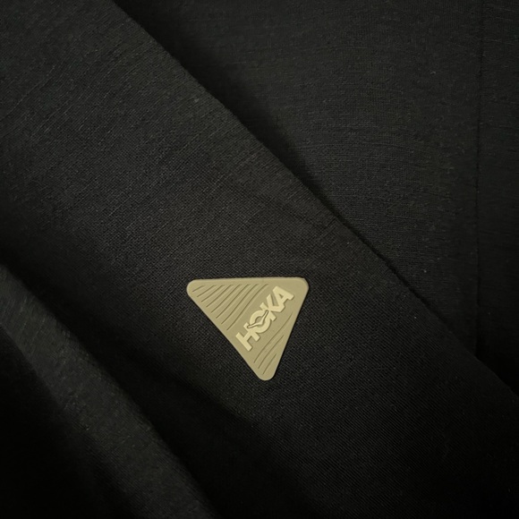 HOKA ONE ONE: Men’s Long Sleeve (Medium) - Picture 2 of 3